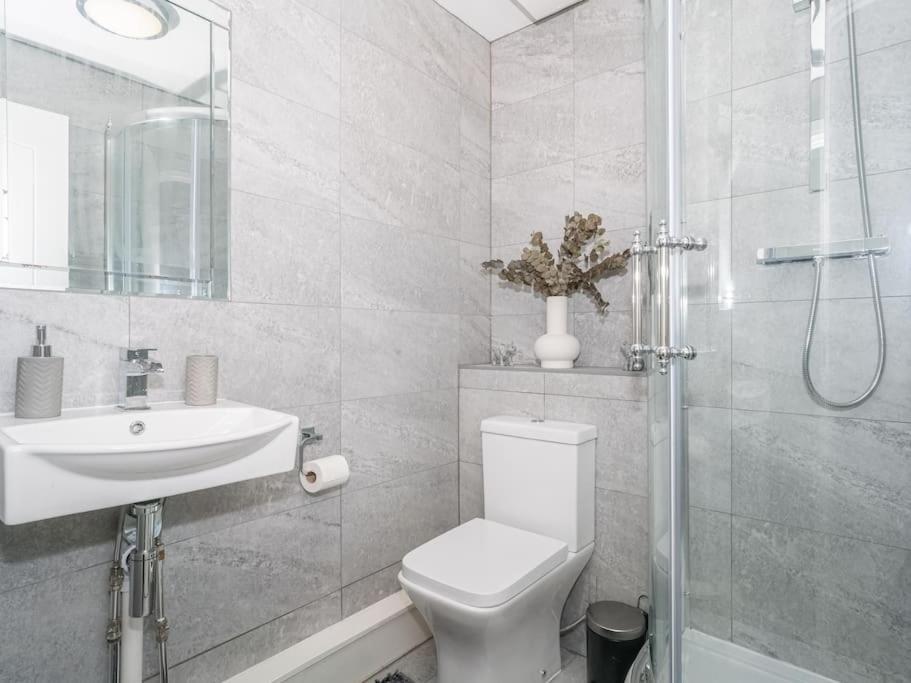 Luxury 2Bed 2Bath Flat In City Centre- Free Parking! Διαμέρισμα Εδιμβούργο Εξωτερικό φωτογραφία