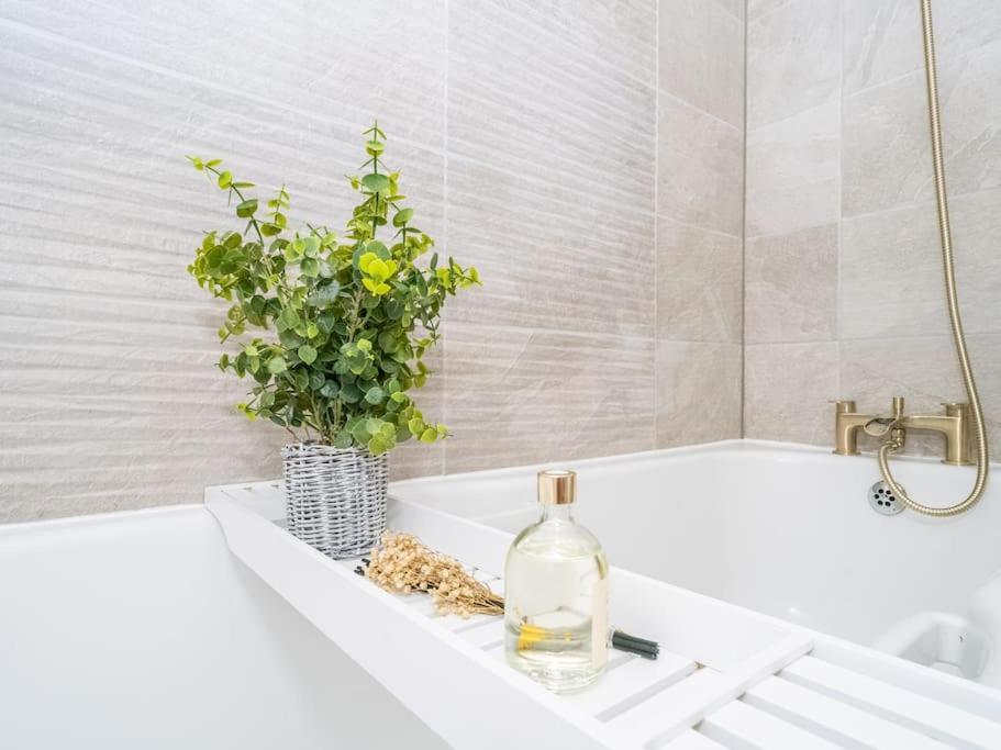 Luxury 2Bed 2Bath Flat In City Centre- Free Parking! Διαμέρισμα Εδιμβούργο Εξωτερικό φωτογραφία