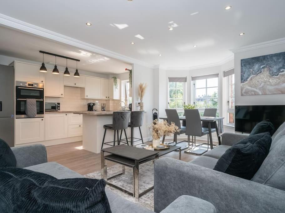 Luxury 2Bed 2Bath Flat In City Centre- Free Parking! Διαμέρισμα Εδιμβούργο Εξωτερικό φωτογραφία