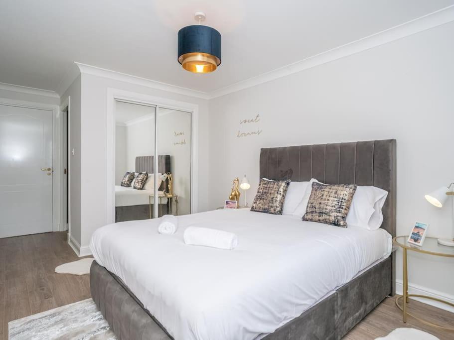 Luxury 2Bed 2Bath Flat In City Centre- Free Parking! Διαμέρισμα Εδιμβούργο Εξωτερικό φωτογραφία